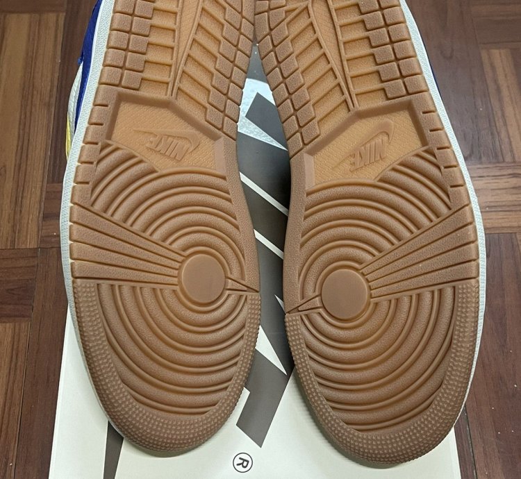 Air Jordan 1 Low Travis Scott Canary