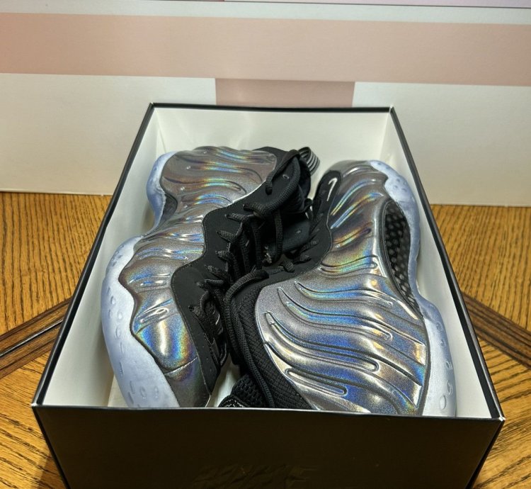 Size 10 5 - Nike Air Foamposite One Hologram 2015 Likenew