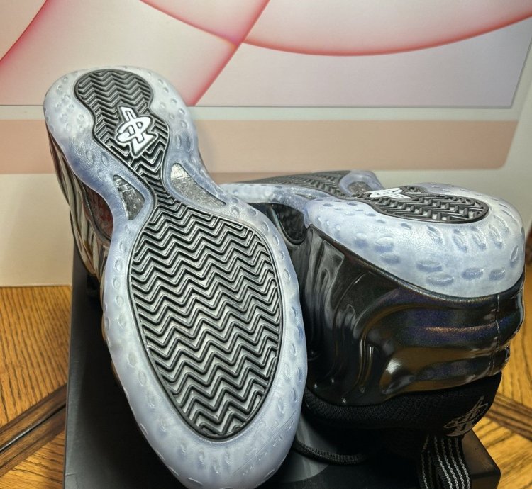 Size 10 5 - Nike Air Foamposite One Hologram 2015 Likenew