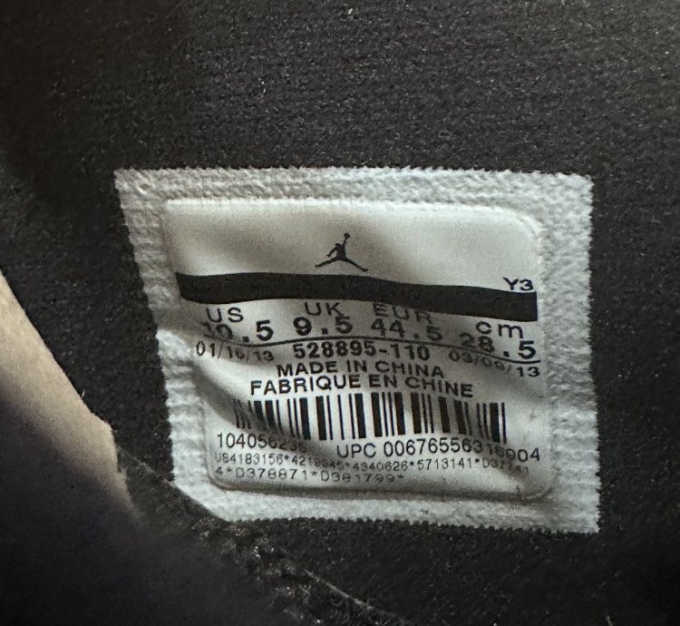 Air Jordan 11 Retro Low Tuxedo