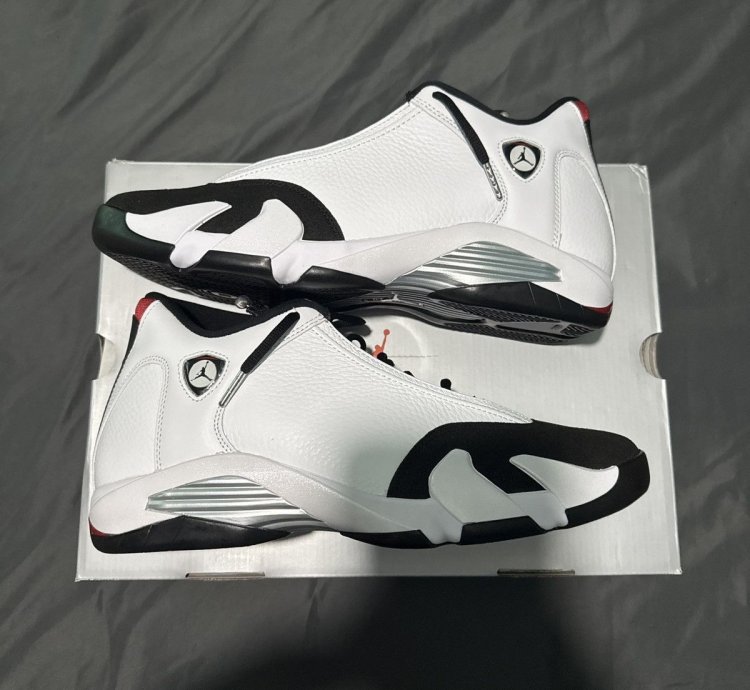 Air Jordan 14 Retro Black Toe