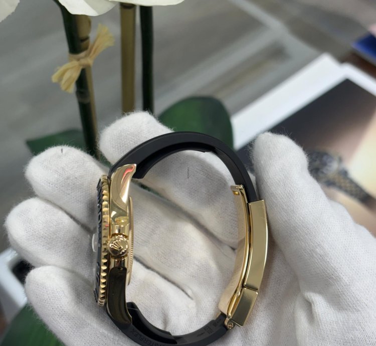 Rolex Yacht-master 42 Yellow Gold Oysterflex 226658 2024