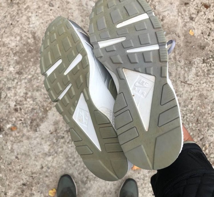 Very Rare Nike Air Huarache Run Se Silver Sneakers Designer