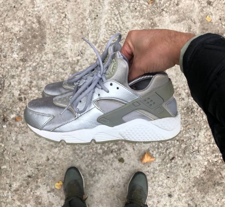 Very Rare Nike Air Huarache Run Se Silver Sneakers Designer