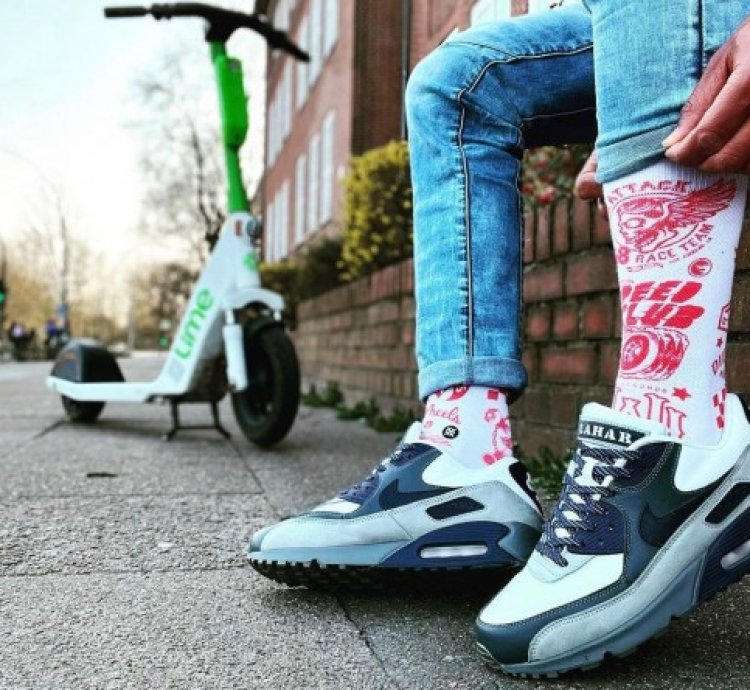 Nike Air Max 90 Lahar Running Shoes