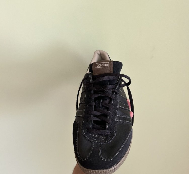 Vintage 00s Adidas Universal Leather Sneakers