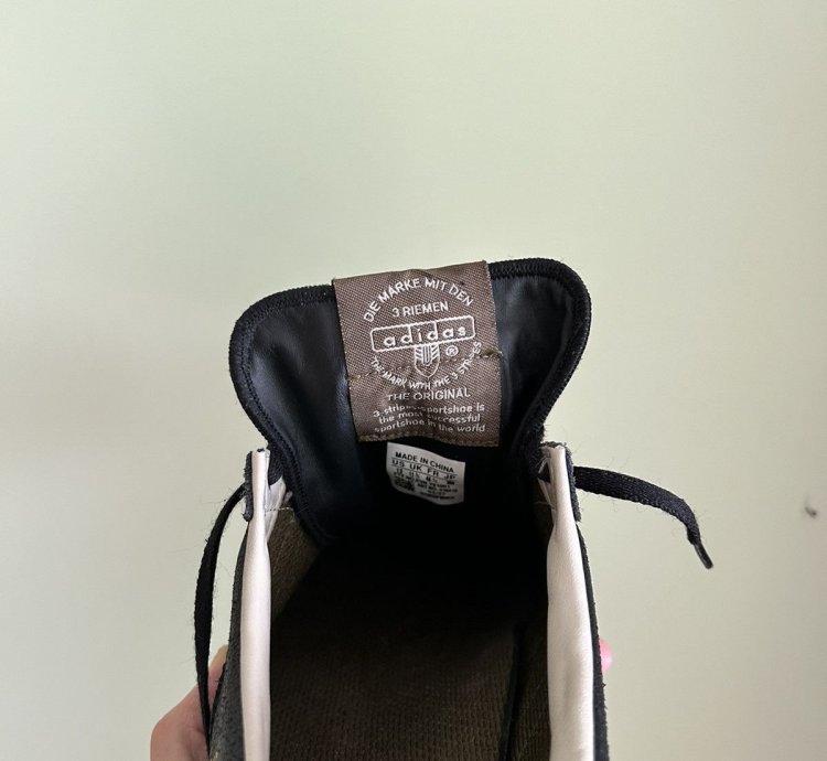 Vintage 00s Adidas Universal Leather Sneakers