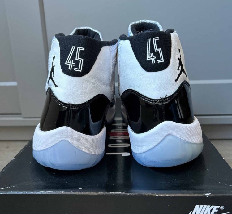 Size 9 - Nike Air Jordan 11 Retro Concord 2018 Vnds Black