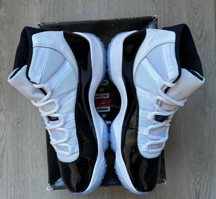 Size 9 - Nike Air Jordan 11 Retro Concord 2018 Vnds Black