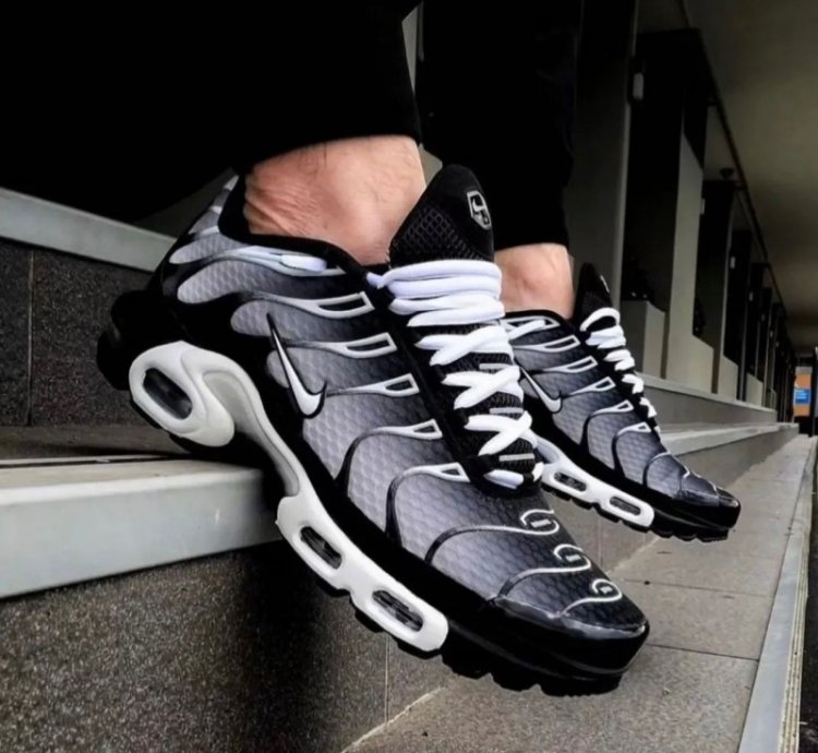 Nike Air Max Plus Black White Running Shoes
