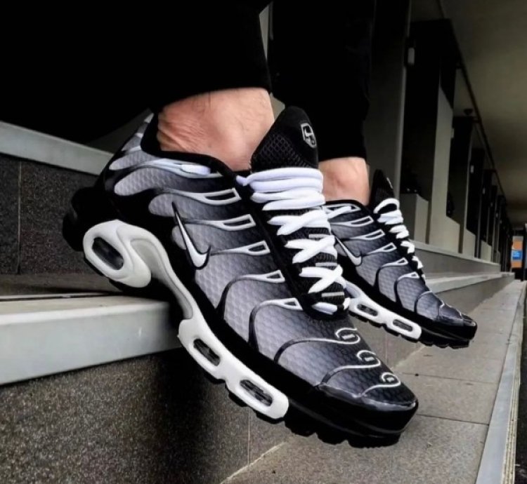 Nike Air Max Plus Black White Running Shoes