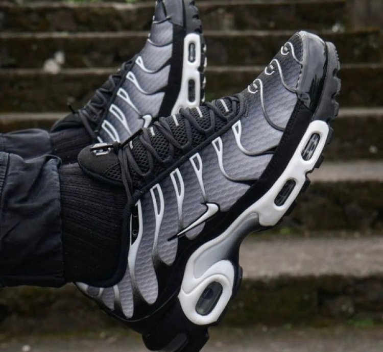 Nike Air Max Plus Black White Running Shoes