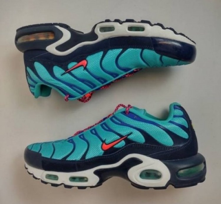 Nike Air Max Plus Discover Your Air Sky Black Running Shoes