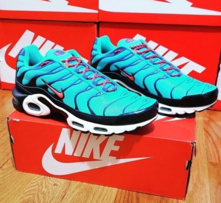 Nike Air Max Plus Discover Your Air Sky Black Running Shoes