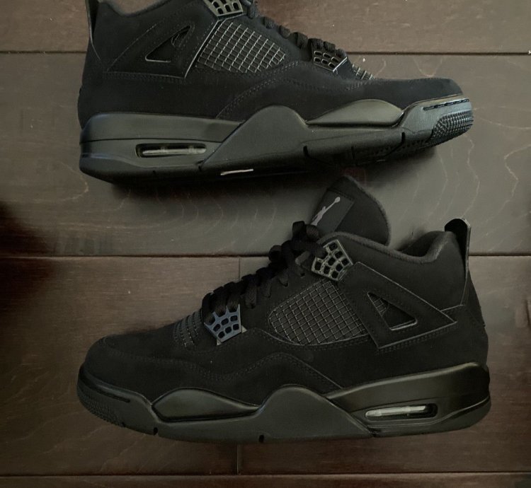 Air Jordan 4 Black Cat