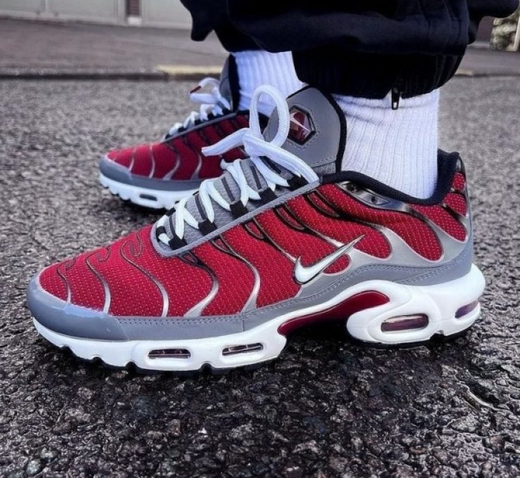 Nike Air Max Plus Team Red Cool Grey Running Shoes
