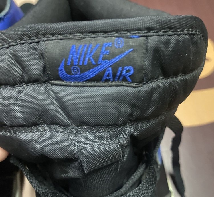 Vintage 2001 Air Jordan 1 Retro Royal Blue