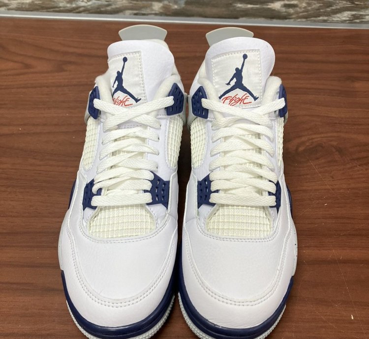 Air Jordan 4 Midnight Navy Size 9