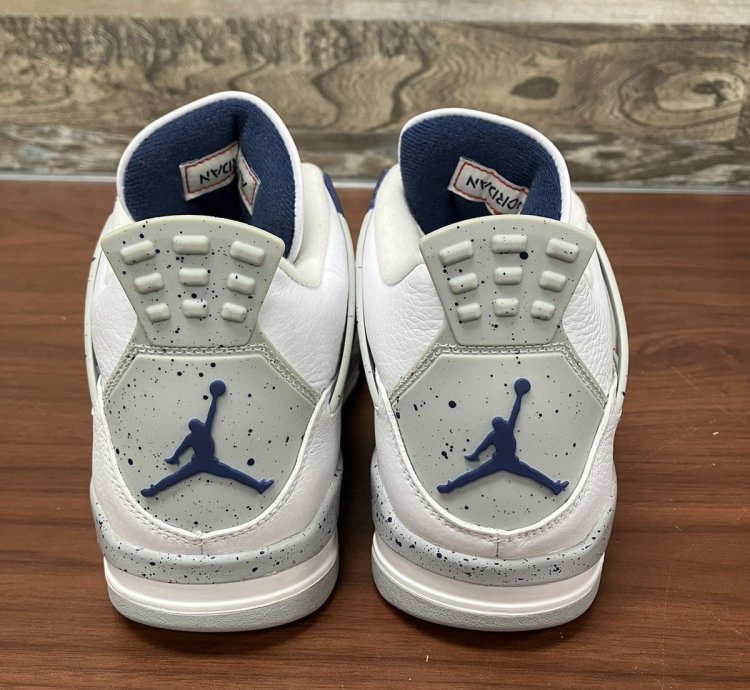 Air Jordan 4 Midnight Navy Size 9