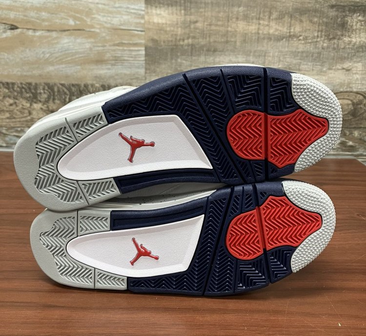 Air Jordan 4 Midnight Navy Size 9