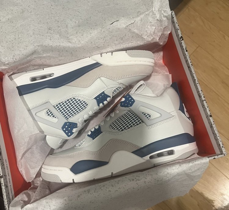 Air Jordan 4 Military Blue