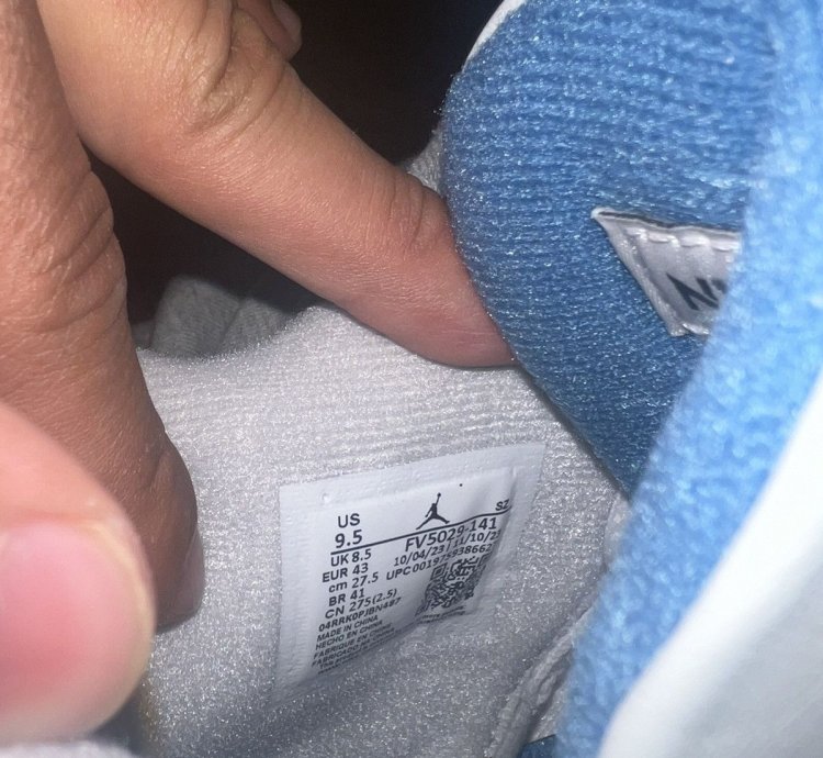 Air Jordan 4 Military Blue