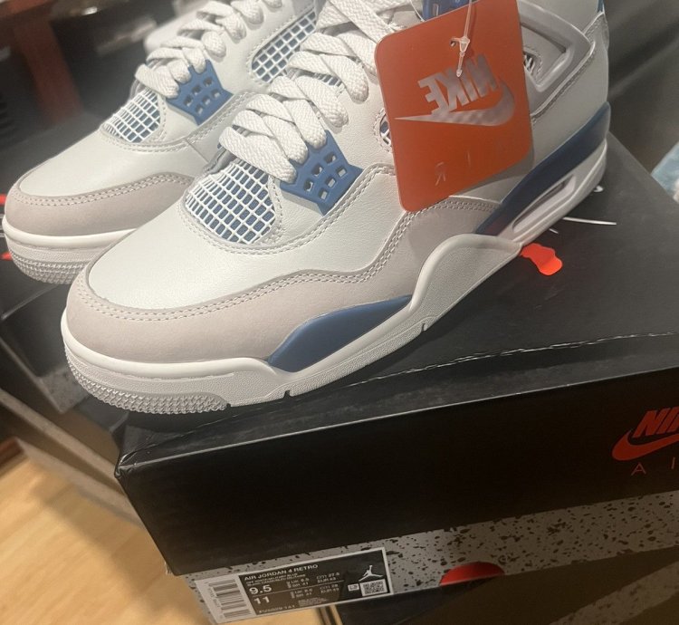 Air Jordan 4 Military Blue