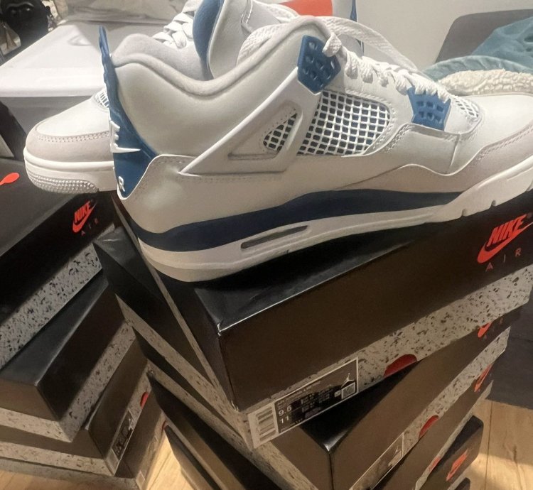 Air Jordan 4 Military Blue