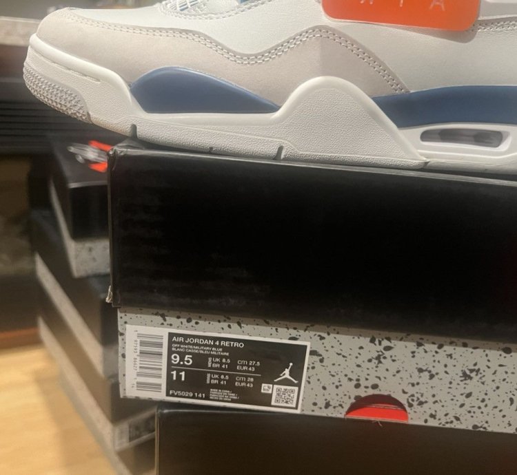 Air Jordan 4 Military Blue