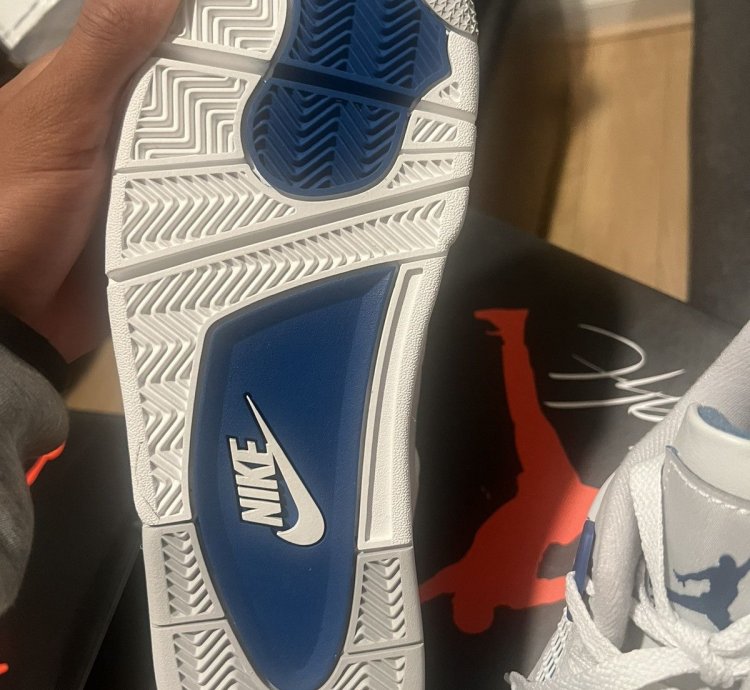 Air Jordan 4 Military Blue