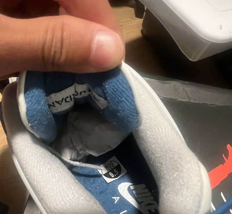 Air Jordan 4 Military Blue