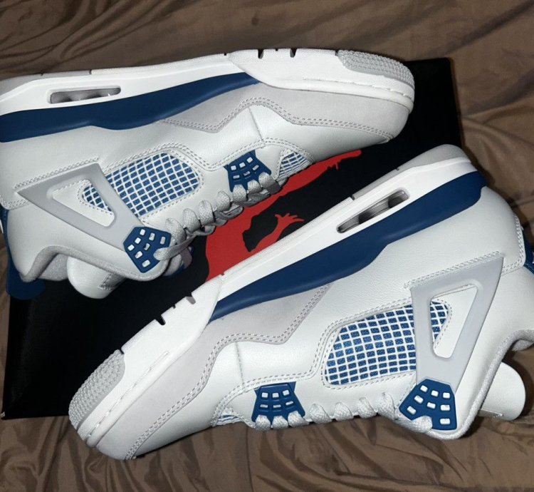 Air Jordan 4 Military Blue 10