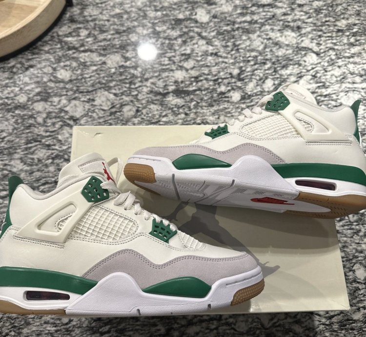 Air Jordan 4 Pine Green Sb