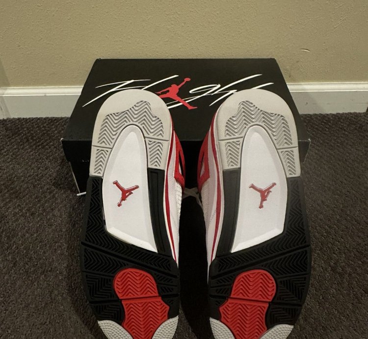 Air Jordan 4 Red Cement