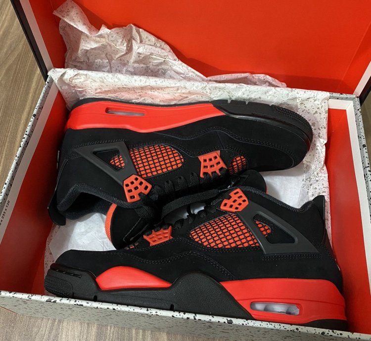 Air Jordan 4 Red Thunder