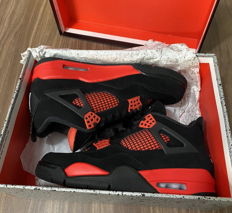 Air Jordan 4 Red Thunder