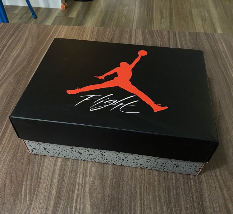 Air Jordan 4 Red Thunder