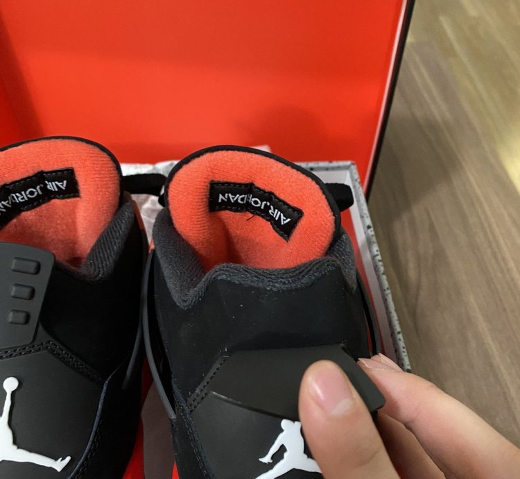 Air Jordan 4 Red Thunder
