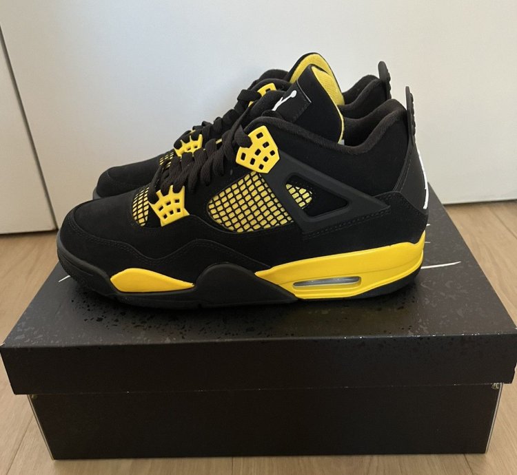 Air Jordan 4 Retro