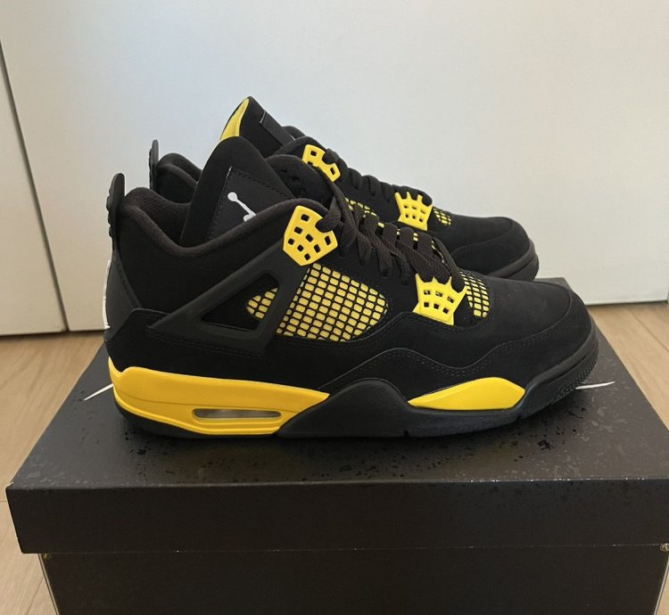 Air Jordan 4 Retro