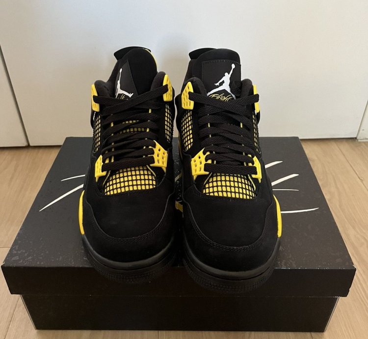 Air Jordan 4 Retro