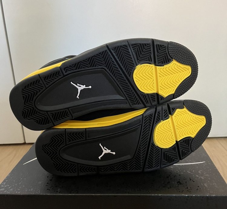 Air Jordan 4 Retro