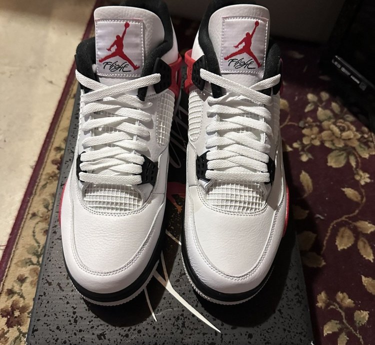 Air Jordan 4 Retro - Red Cement