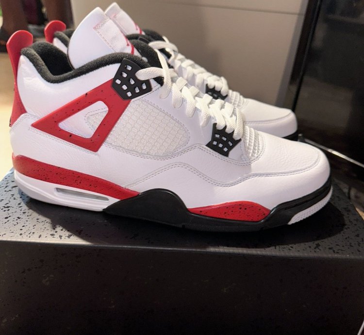 Air Jordan 4 Retro - Red Cement