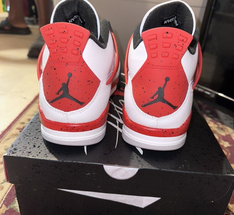 Air Jordan 4 Retro - Red Cement
