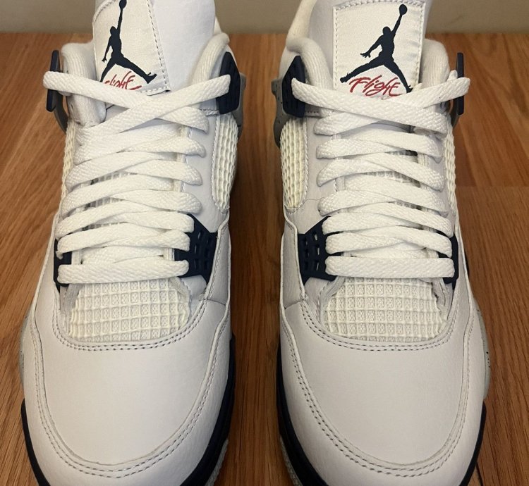 Air Jordan 4 Retro Midnight Navy