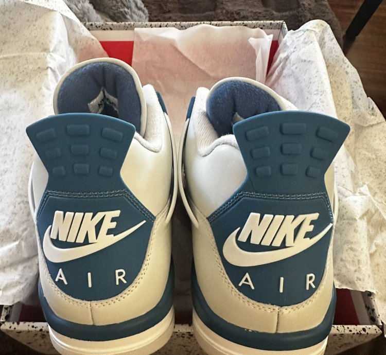 Air Jordan 4 Retro Military Blue 2024