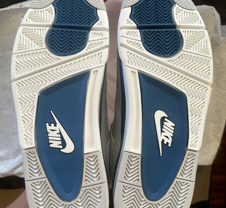 Air Jordan 4 Retro Military Blue 2024