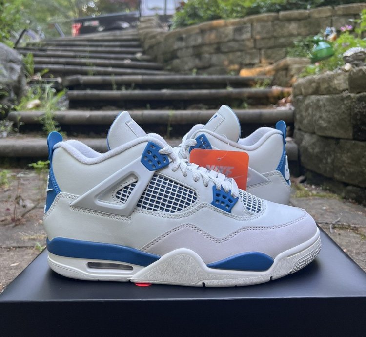 Air Jordan 4 Retro Military Blue 2024 - Sz 8 5 - Ds