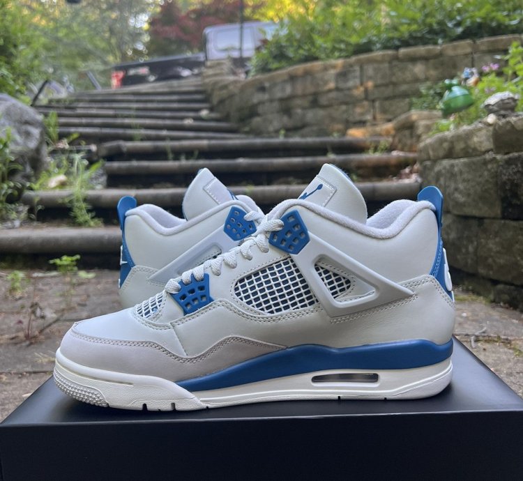 Air Jordan 4 Retro Military Blue 2024 - Sz 8 5 - Ds